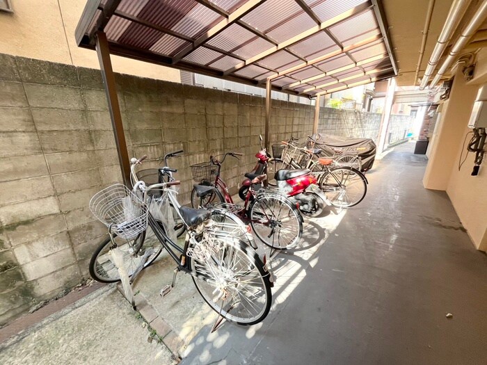 物件外観写真2　(駐輪場)