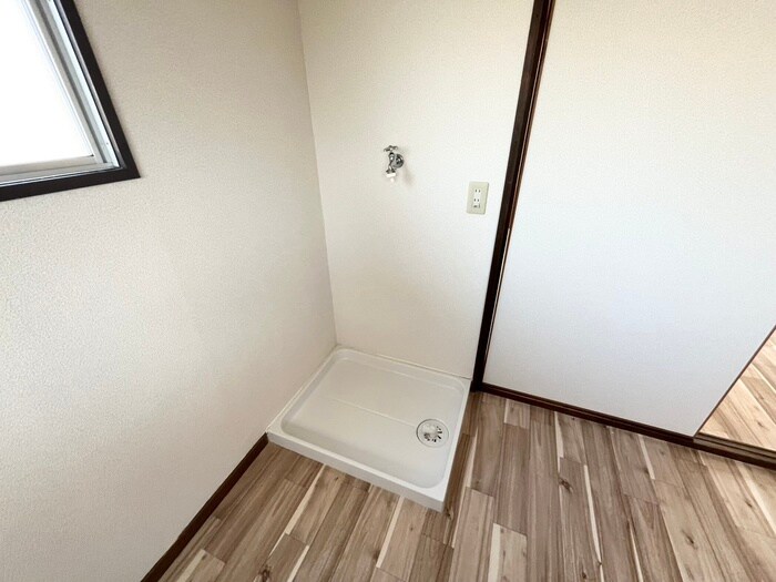 物件内観写真18　(洗濯機置場)