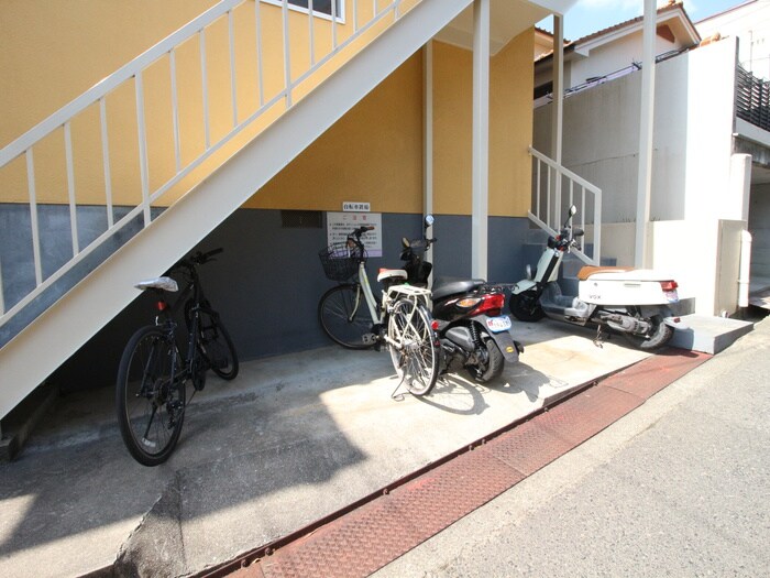 物件外観写真4　(駐輪場)