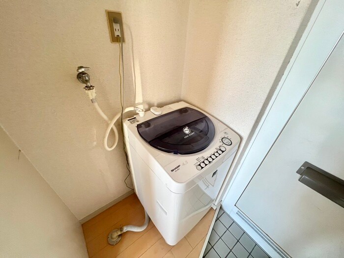 物件内観写真14　(洗濯機置場)