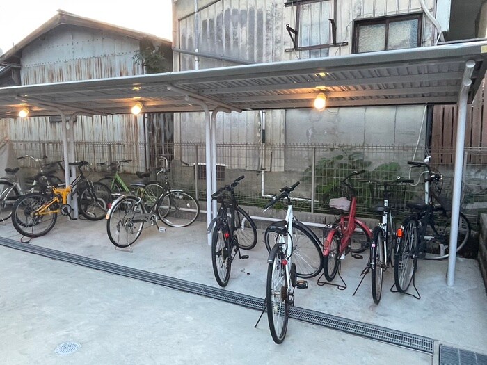 物件外観写真4　(駐輪場)