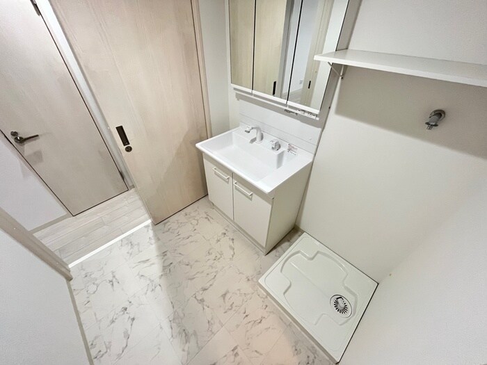 物件内観写真8　(洗濯機置場)