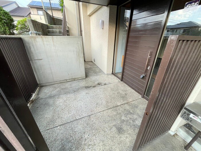 物件外観写真4　(エントランス部分)