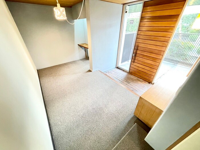 物件内観写真19　(玄関)