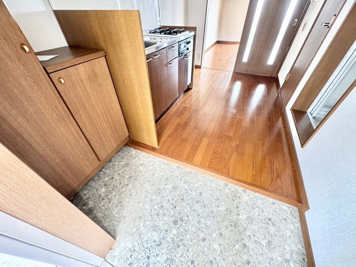 物件内観写真17　(玄関)