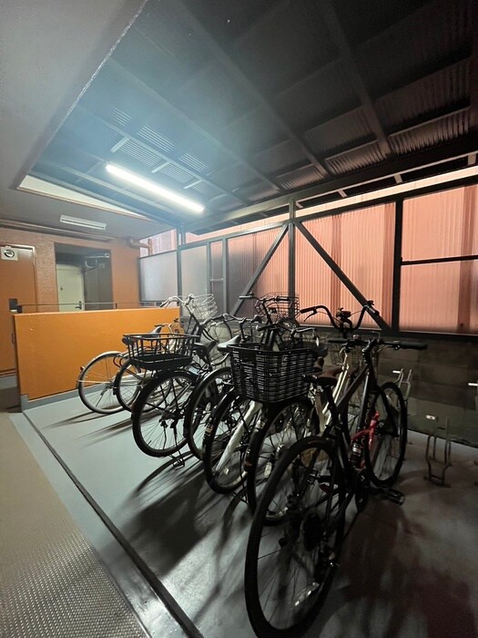 物件外観写真5　(駐輪場)