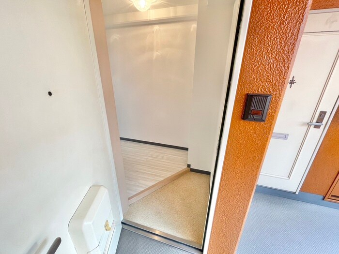 物件内観写真13　(玄関)