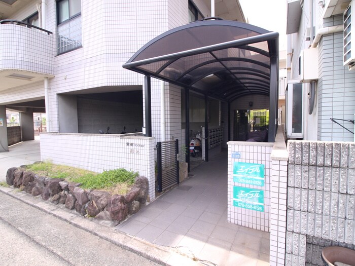 物件外観写真2　(駐輪場)