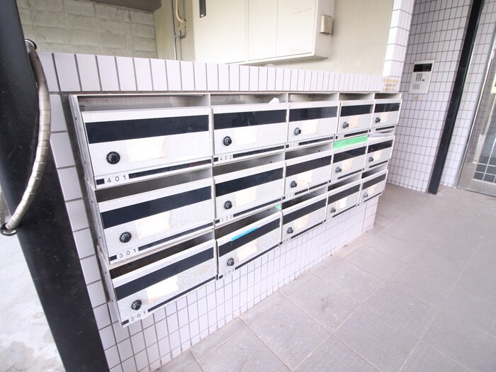 物件外観写真4　(エントランス部分)