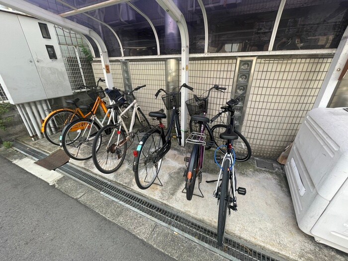 物件外観写真2　(駐輪場)