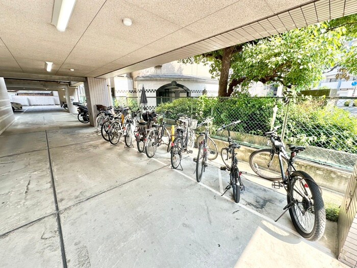 物件外観写真5　(駐輪場)