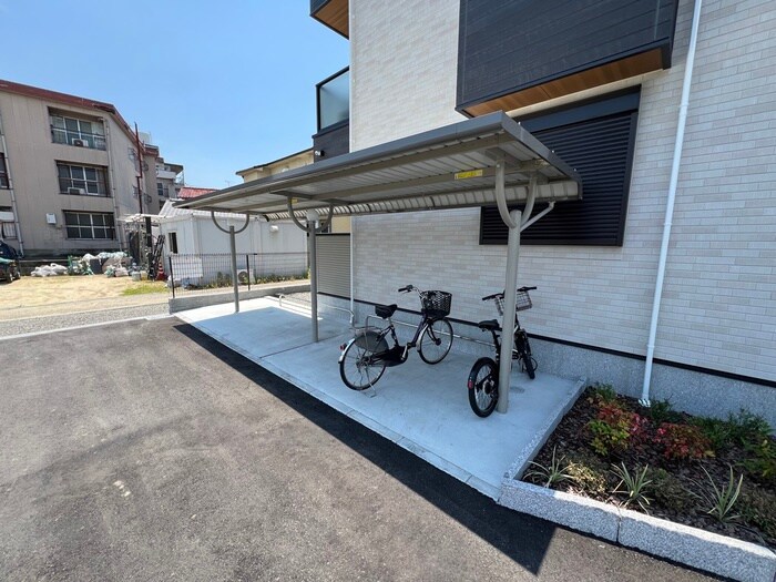 物件外観写真3　(駐輪場)