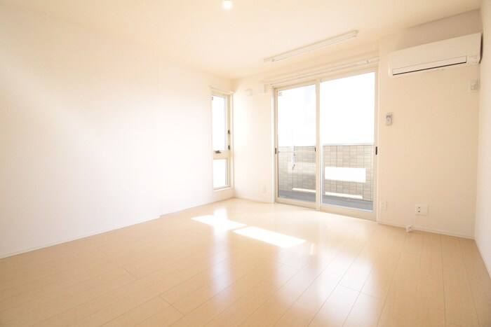 物件内観写真10　(居室)