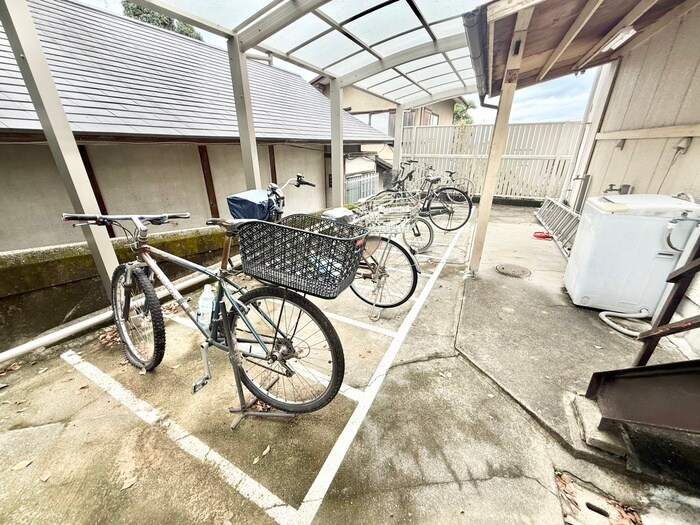 物件外観写真5　(駐輪場)