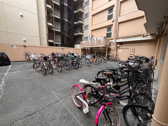 物件外観写真6　(駐輪場)