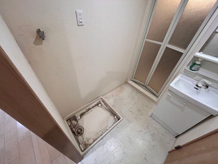 物件内観写真13　(洗濯機置場)