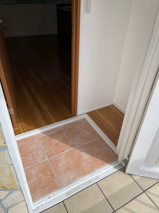 物件内観写真13　(玄関)