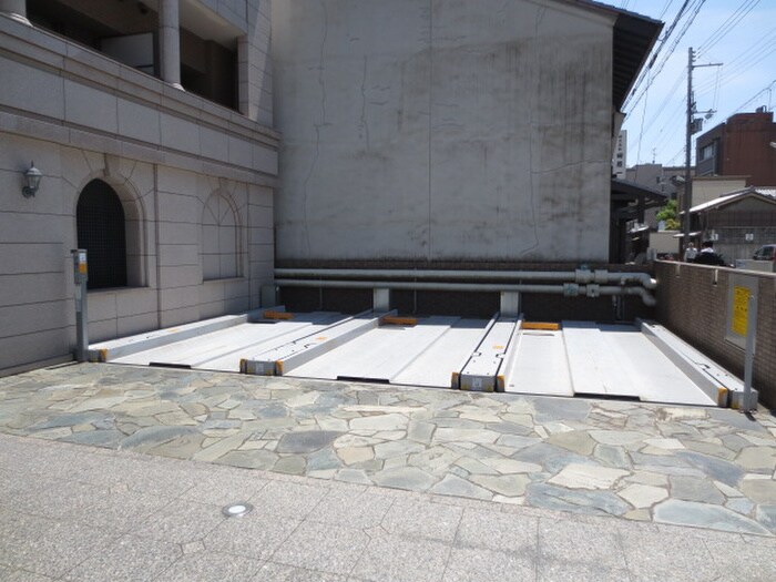 物件外観写真5　(駐車場)