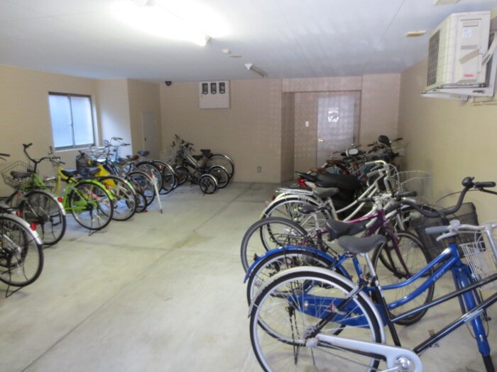 物件外観写真6　(駐輪場)