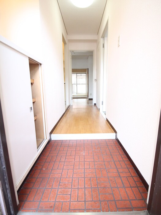 物件内観写真7　(玄関)