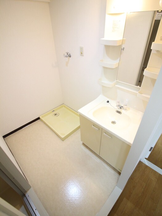 物件内観写真12　(洗濯機置場)