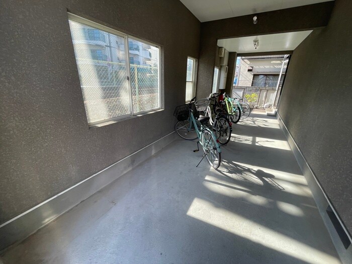 物件外観写真4　(駐輪場)