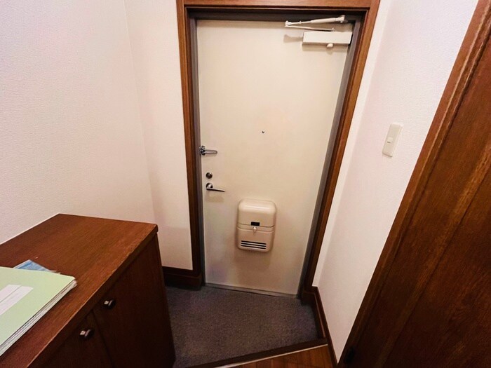 物件内観写真18　(玄関)