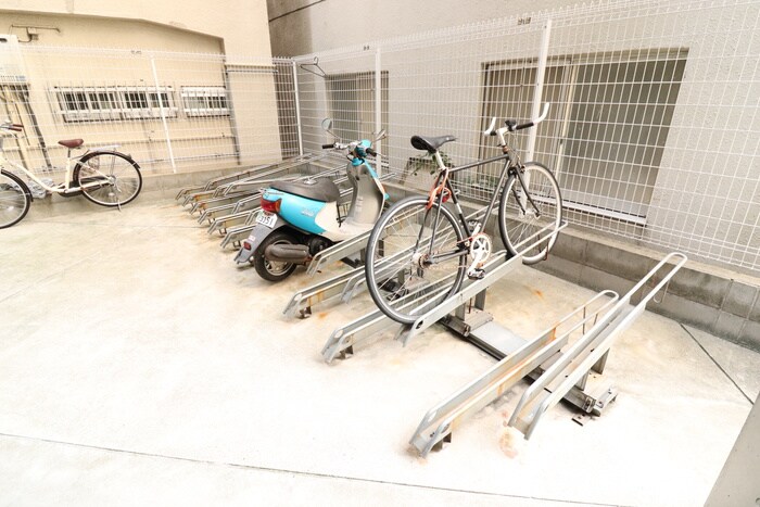 物件外観写真3　(駐輪場)