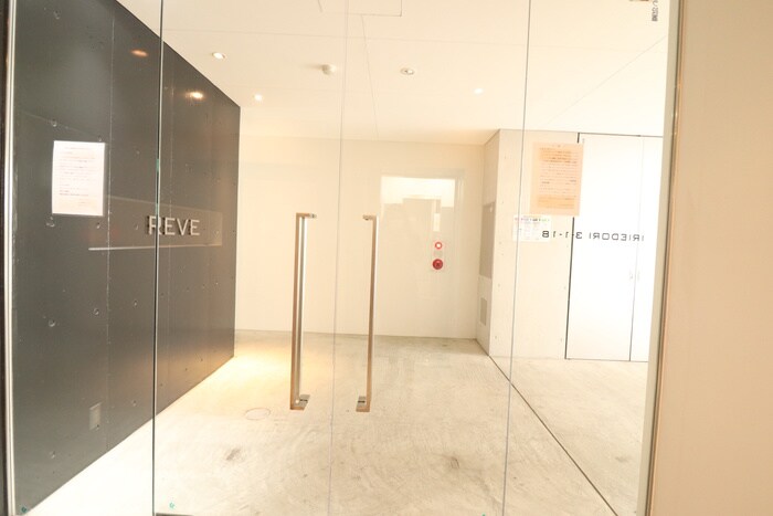 物件外観写真4　(エントランス部分)