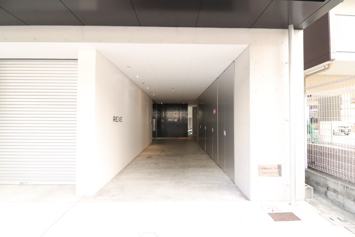 物件外観写真5　(エントランス部分)