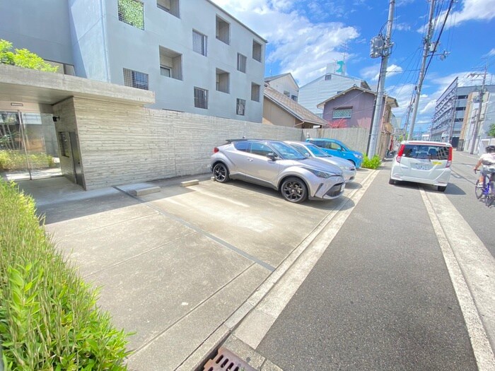 物件外観写真5　(駐車場)