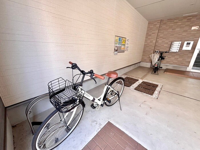 物件外観写真6　(駐輪場)