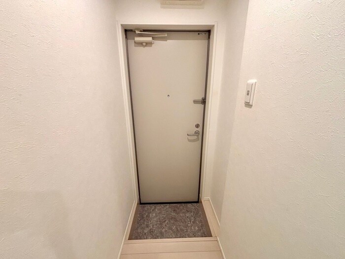 物件内観写真12　(玄関)