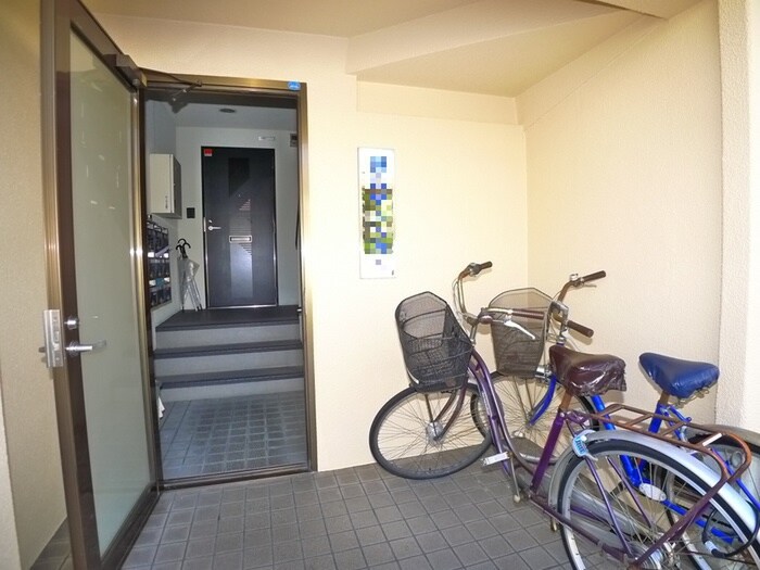 物件外観写真5　(駐輪場)