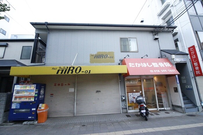 物件外観写真3　(エントランス部分)