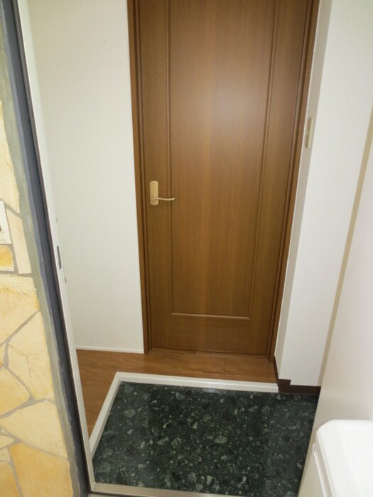 物件内観写真7　(玄関)