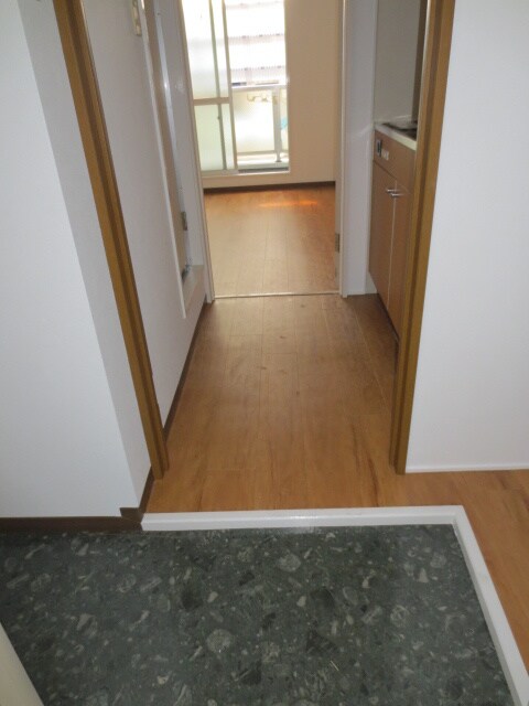 物件内観写真8　(玄関)