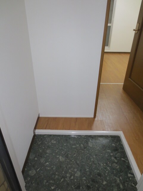 物件内観写真11　(玄関)
