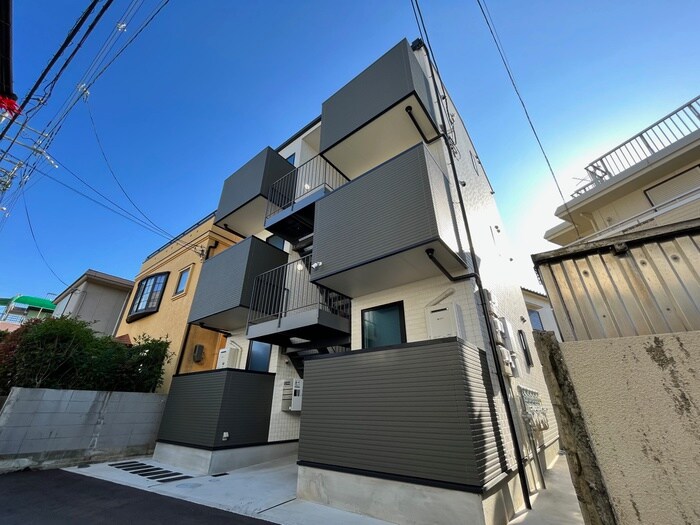 物件外観写真4　(エントランス部分)