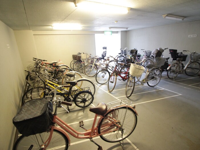 物件外観写真3　(駐輪場)