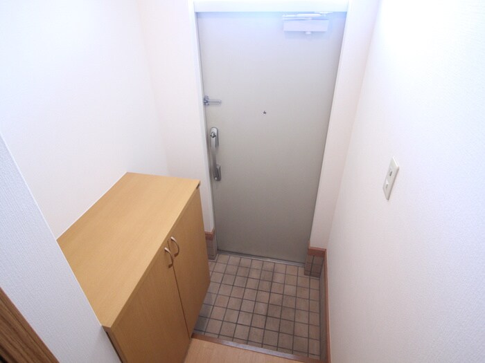 物件内観写真13　(玄関)