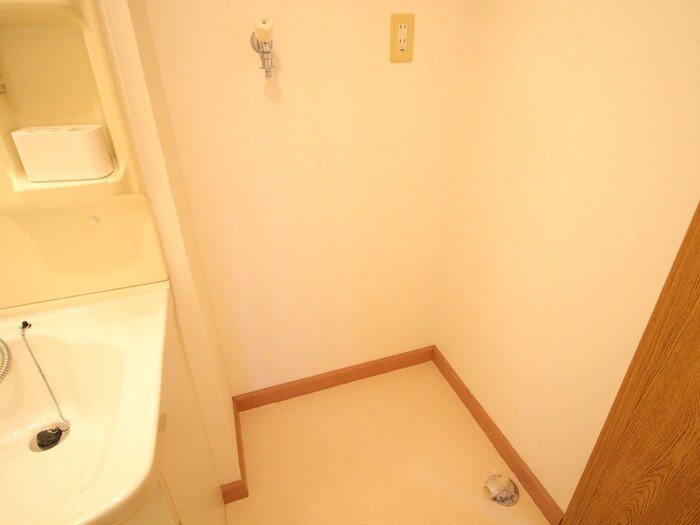 物件内観写真15　(洗濯機置場)