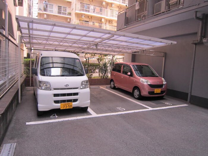 物件外観写真5　(駐車場)