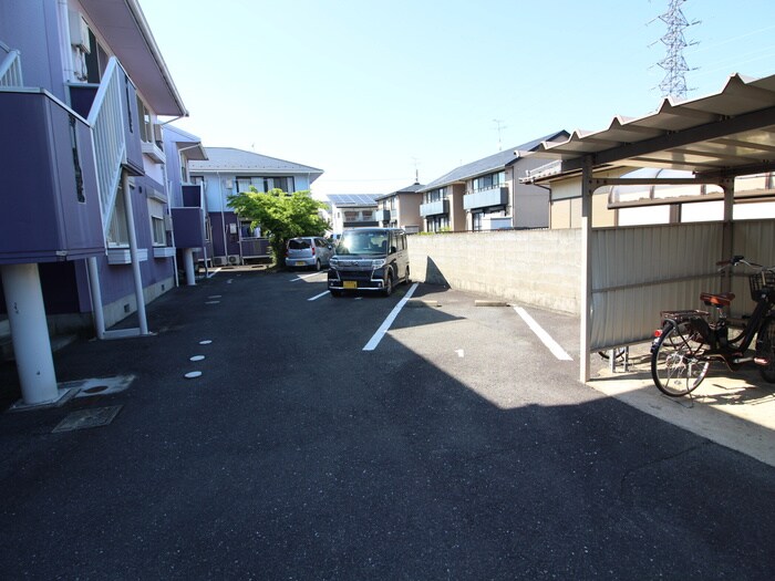 物件外観写真2　(駐車場)