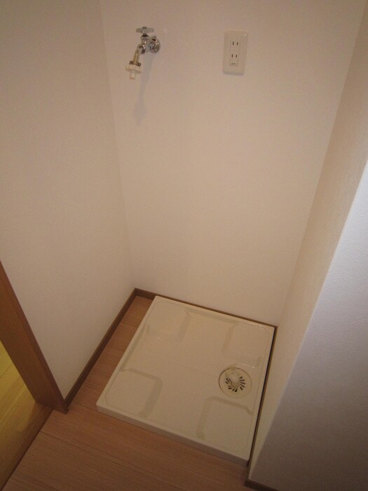 物件内観写真13　(洗濯機置場)