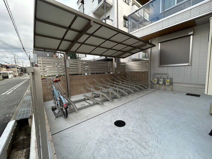 物件外観写真4　(駐輪場)