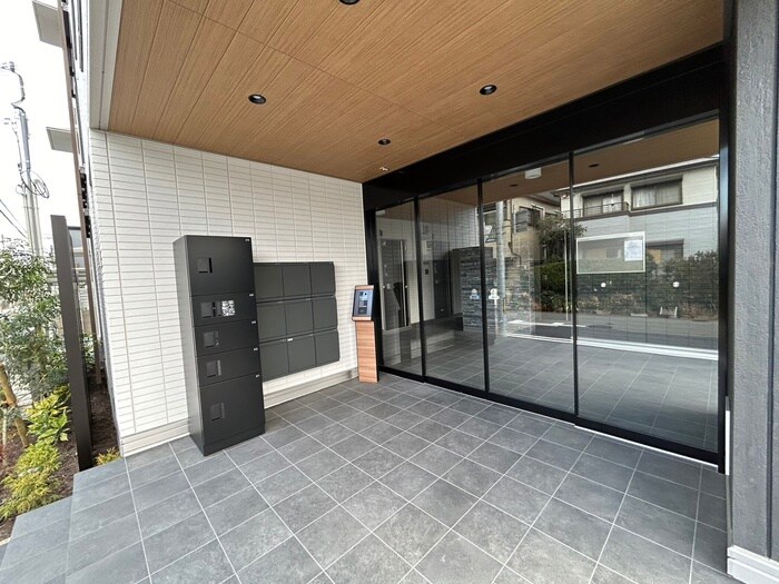 物件外観写真5　(エントランス部分)