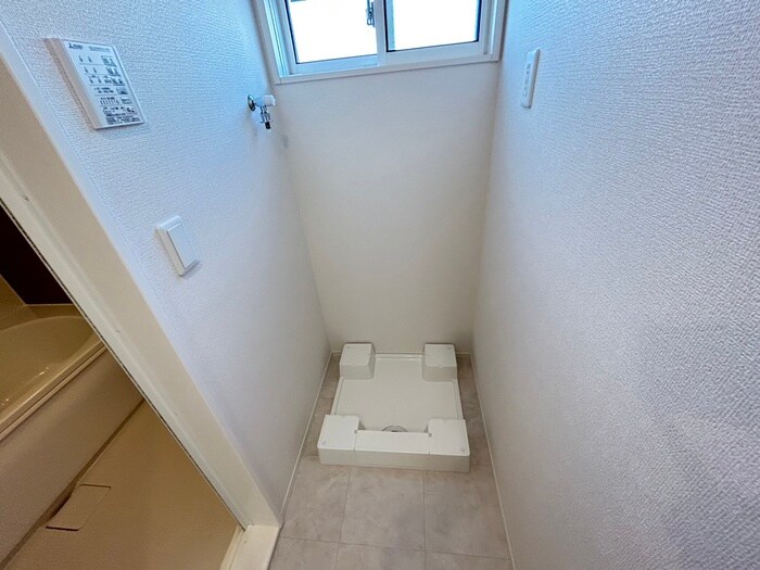 物件内観写真14　(洗濯機置場)