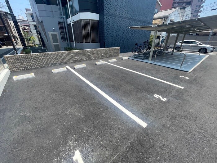 物件外観写真5　(駐車場)