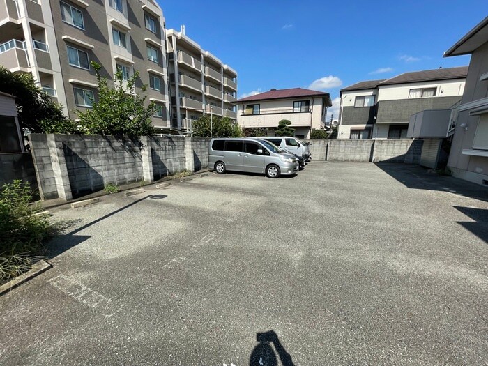 物件外観写真3　(駐車場)